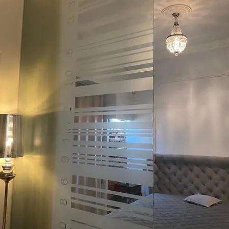 Old Town Apartment *